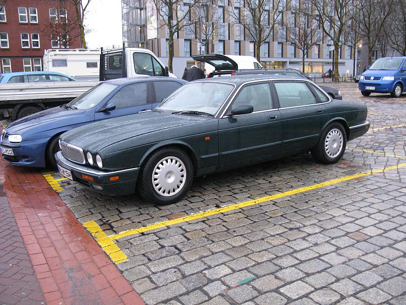 File:Jaguar XJ (5452238030).jpg