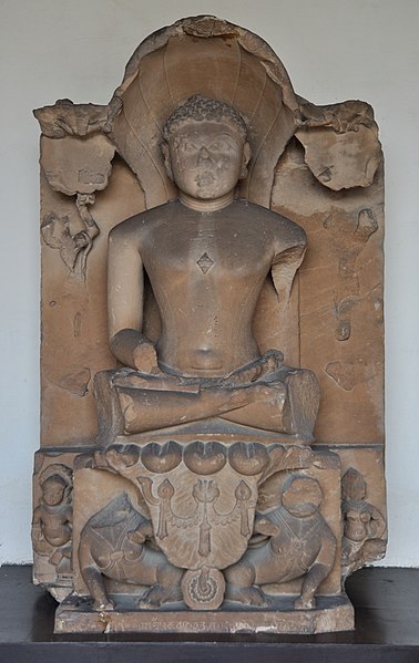 File:Jain Tirthankara Parsvanatha - 1014 CE - Kagarol - ACCN 40-2874 - Government Museum - Mathura 2013-02-22 4704.JPG