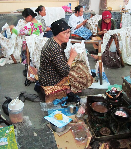 File:Javanese woman in the batik tulis workshop.jpg