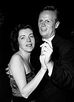 կնոջ Ջին Հեզլվուդի հետ, 1950 թ.