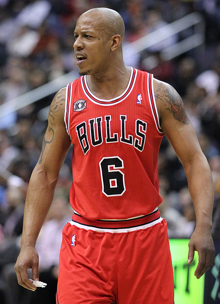 Keith Bogans Bulls.jpg