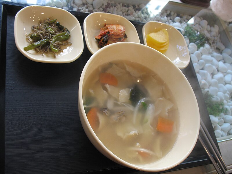 File:Korean.cuisine-Sujebi-01.jpg