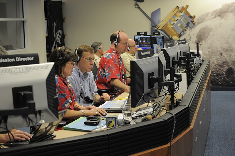 File:LRO Successfully Enters Lunar Orbit - Behind the Scenes at Goddard (3654291000).jpg