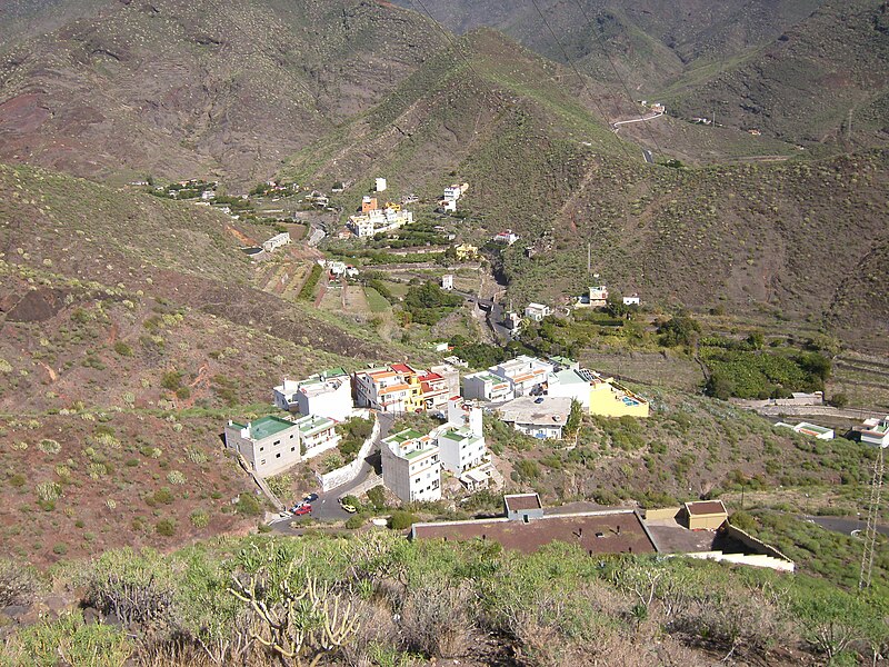 File:Las Barranqueras y El Regente, San Andrés (Tenerife).JPG