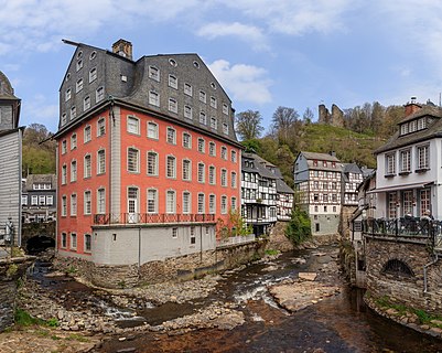 Rotes Haus, 8–10 Laufenstraße, on the left the Laufenbach with the "Café Am Roten Haus" in the background, along the Rur on the right the houses 2-4, 6, 8 and 10 Stehlings, behind them the Haller ruins, on the far right the Hotel Horchem, 14 Rurstraße, Monschau, North Rhine-Westphalia, Germany