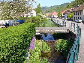 Le ruisseau du Rombach au milieu du village.JPG