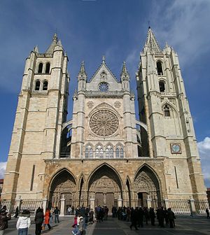 Leon cathedral facade.jpg