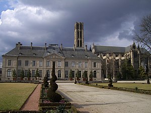 La cathédrale Saint-Étienne, le musée de l'Évêché et le jardin de l'Évêché