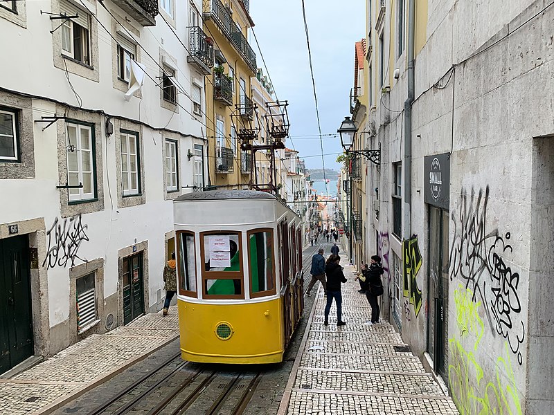 File:Lisboa 16 03 07 108000.jpeg