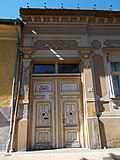 Miniatuur voor Bestand:Listed dwelling house, street door. - 50 Deák St., Eger, 2016 Hungary.jpg