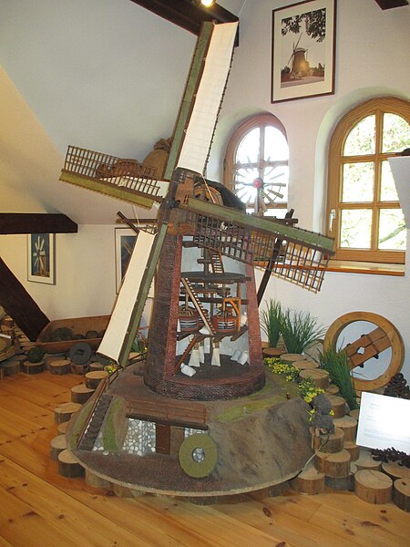 File:Mühlenmuseum Hiesfeld-Windmühle Hiesfeld 01.jpg