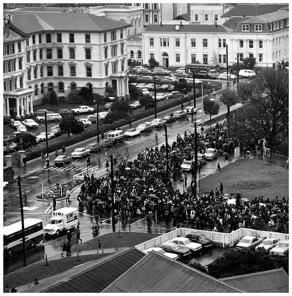 File:Māori Land March - October 13 1975, Parliament, Wellington (21226548415).jpg