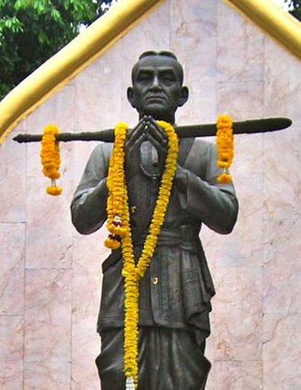 Statue of Maha Sura Singhanat at Wat Mahathat