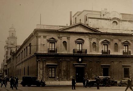 Buenos Ayres universitetining birinchi binosi (ispancha: Manzana de las Luces), taxminan 1920-yil