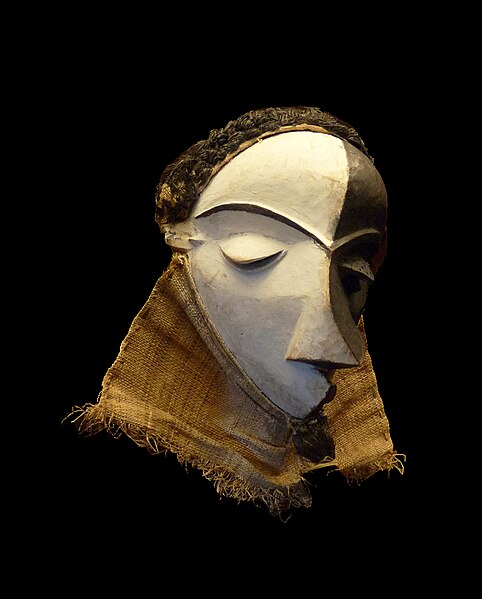 Pende Mask, Zaire. 10-1/2” high. Musée Royal de l’Afrique Centrale, Tervuren, Belgium.