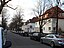 Mehringweg, eine Straße in Hamburg-Eißendorf, gesehen von der Eißendorfer Straße
