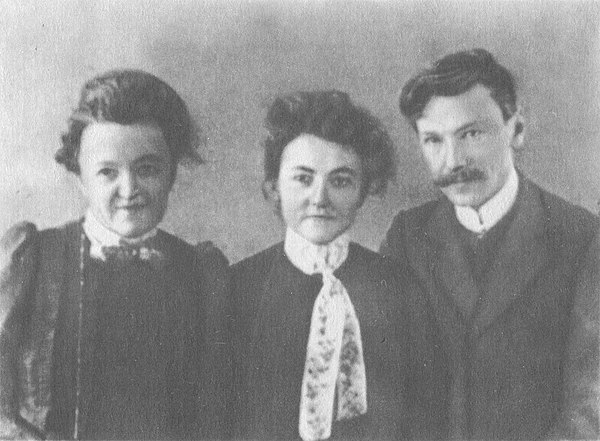 Menzhinsky with his sisters