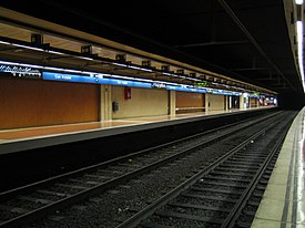 Can Vidalet station platforms Metro Barcelona station Can Vidalet L5.JPG