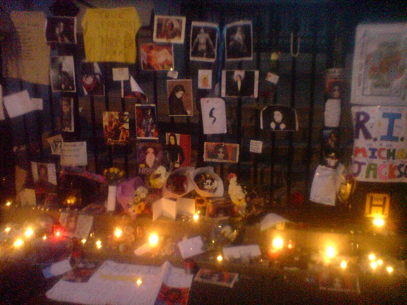 File:Michael Jackson tribute in Trafalgar Square DSC01957.JPG