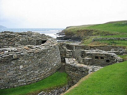 How to get to Midhowe Broch with public transport- About the place