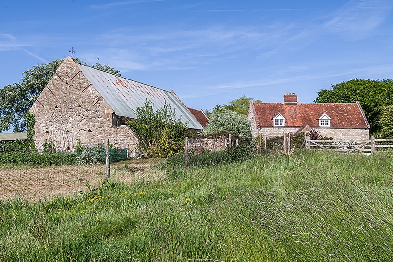 File:Mill Farm (geograph 7445612).jpg