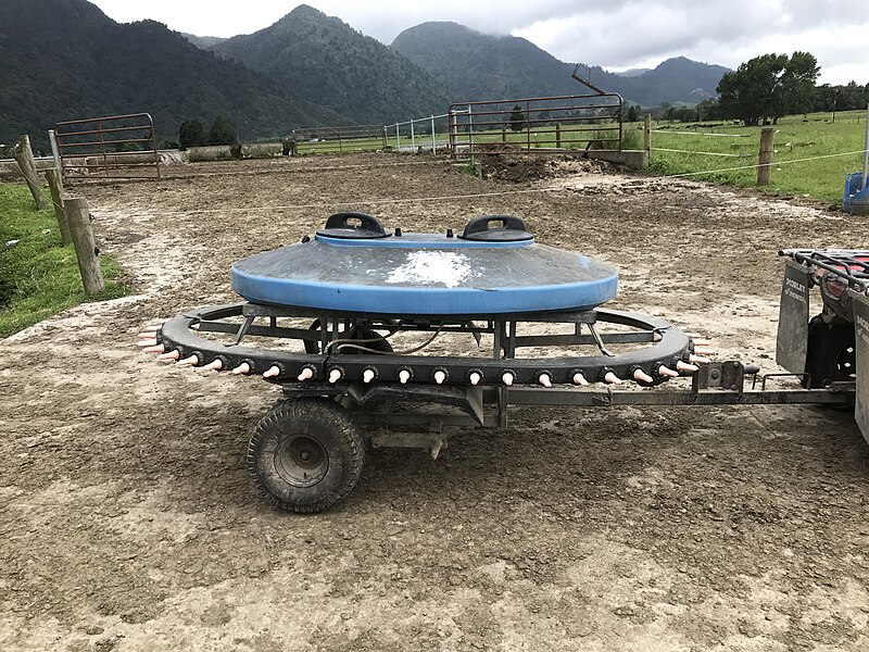 File:Mobile calf feeder.jpg