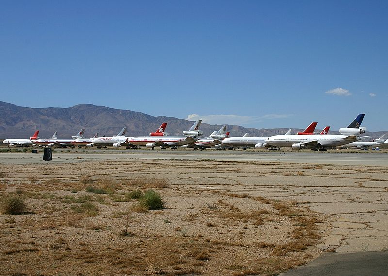 File:Mojave DC-10 boneyard.jpg