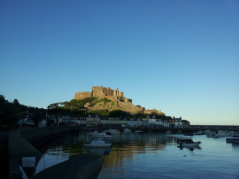 File:Mont orgueil castle from quayside 2014.jpg