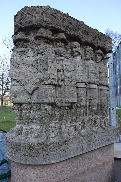 File:Monument op de Herenbrug, Den Haag.JPG