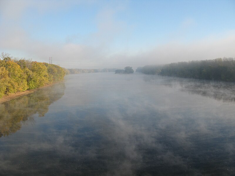 File:Morning mist on the Connecticut River from the Bissell Bridge by Elias Friedman (elipongo).JPG