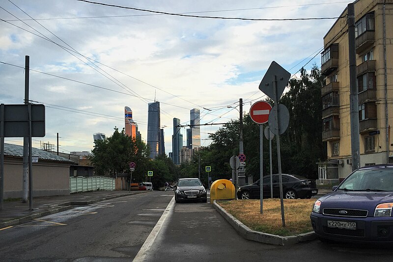 File:Moscow, Strelbishchensky Lane (30651817974).jpg