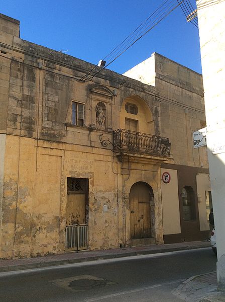 File:Mosta House with a niche.jpg