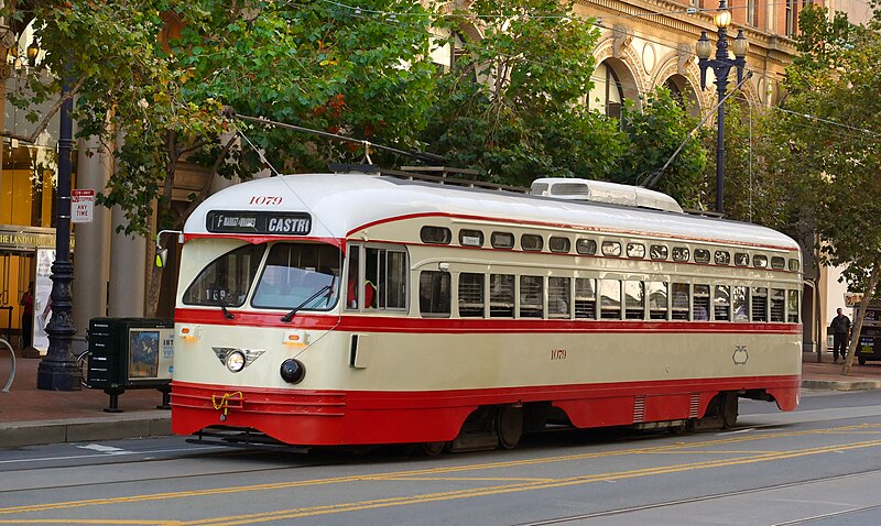 File:Muni 1079 on Market Street, October 2017.jpg