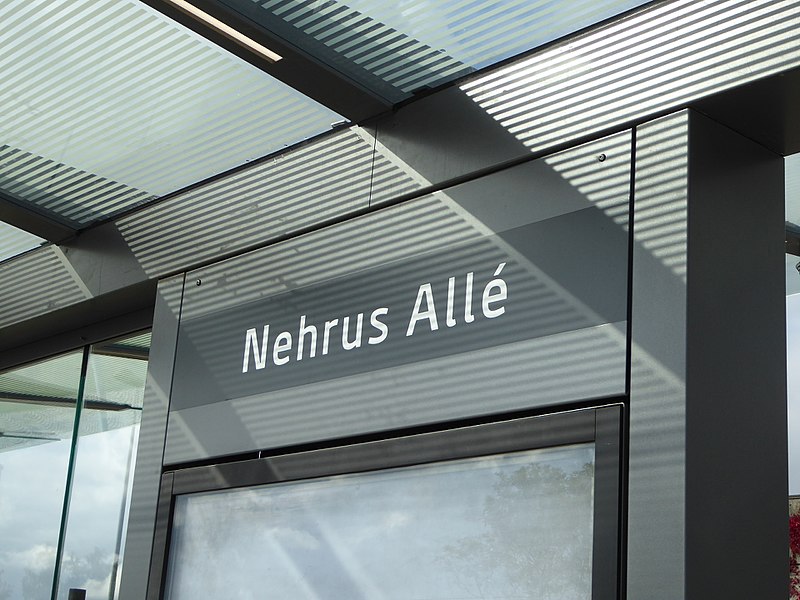 File:Nehrus Allé Station 01.jpg