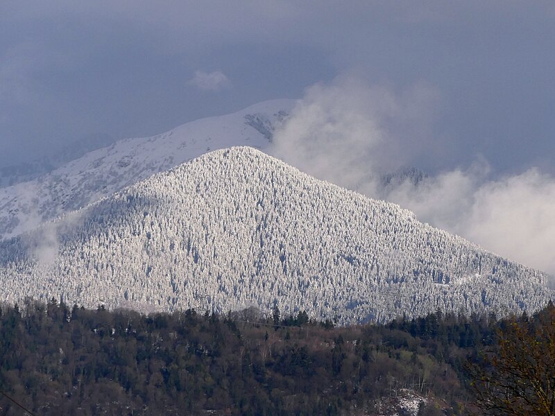 File:Neiges sous Belledonne vue de Montmélian (avril 2019).JPG