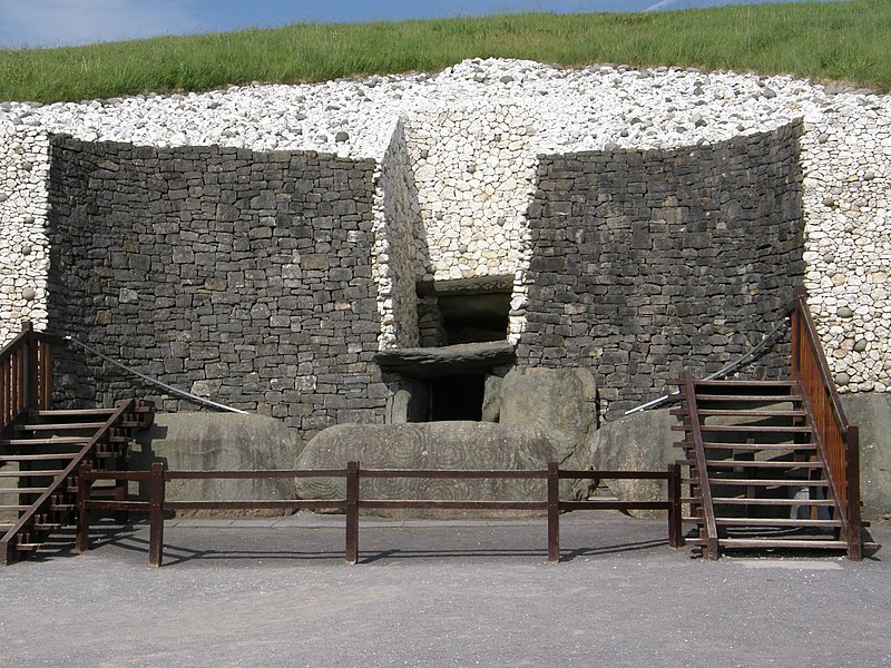 File:Newgrange, Co. Meath, Ireland - panoramio (2).jpg