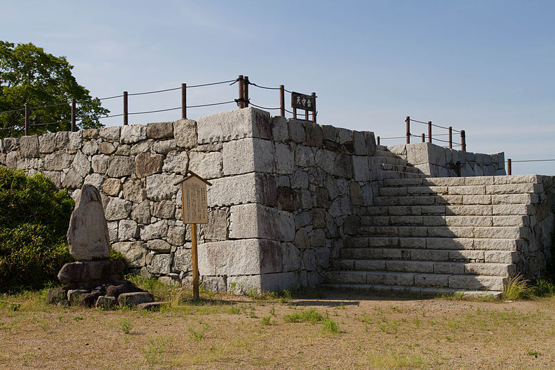 File:Nihonmatsu Castle Keep Tower Base 20100625-01.jpg