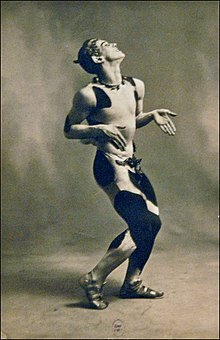 Nijinsky dans lAprès-midi dun faune (Ballets russes, Opéra) (4561717830).jpg