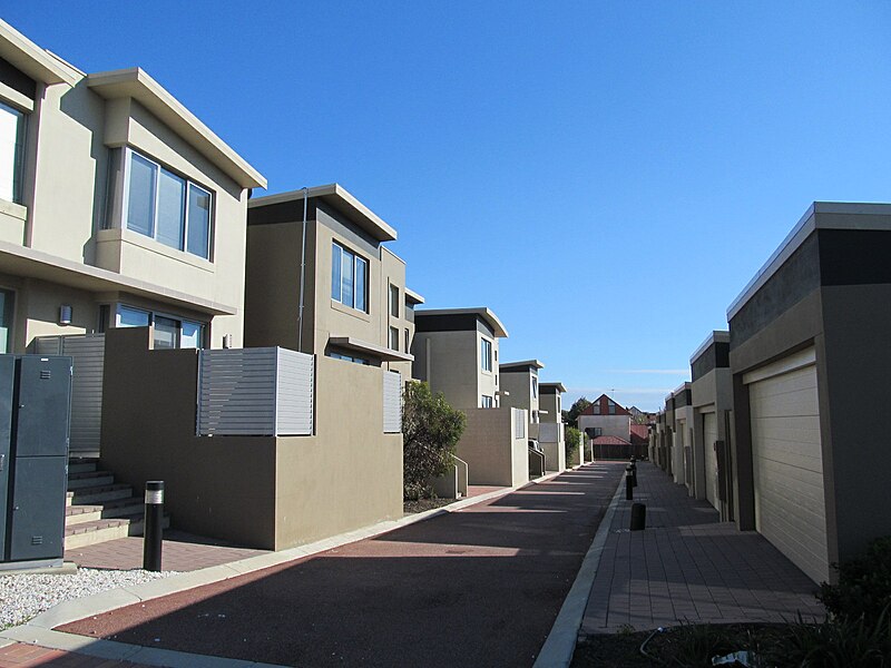 File:OIC fremantle townhouses at marmion-carrington.jpg