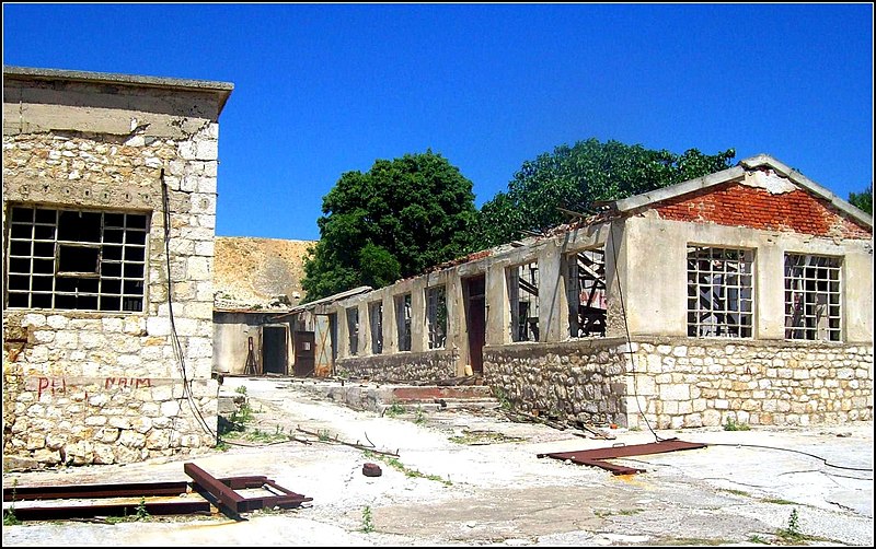Bestand:Old Jail, Goli Otok - panoramio.jpg