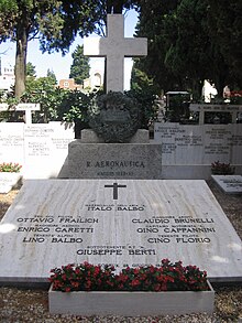 Tomba di Italo Balbo nel cimitero di Orbetello.