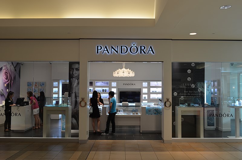 File:PANDORAFairviewMall.JPG