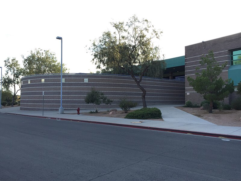 File:Palo Verde High School exterior, Oct 2016.jpg