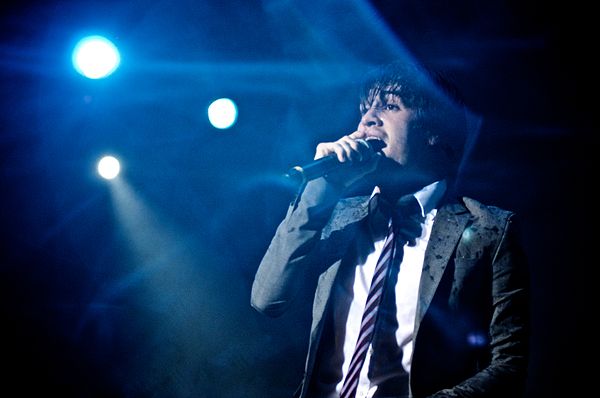 Urie performing with Panic! at the Disco in 2009