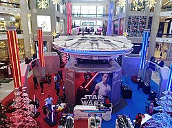 Banner promozionale del film in un centro commerciale a Kuala Lumpur