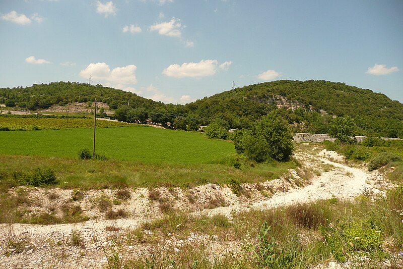 File:Paysage près de Montclus (Gard) a.JPG