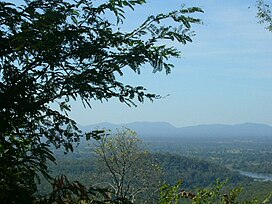 Phu Phan Pegunungan - lihat dari Wat Tham Kham.jpg