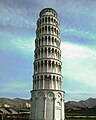 Réplica da Torre de Pisa em Malayer