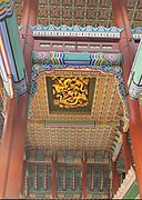 Le plafond de la salle du trône (Geunjeongjeon)