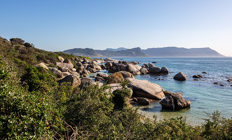 File:Playa de Boulders, Simon's Town, Sudáfrica, 2018-07-23, DD 09.jpg